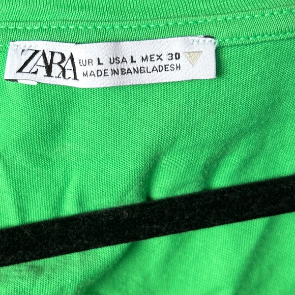 V-neck Tshirt- Zara - Picture 4 of 4